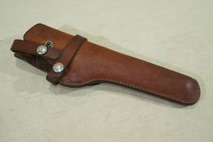 lot 98 image: Hunter Brown Leather Handgun Holster with Straps