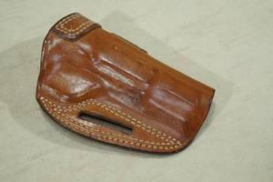 lot 101 image: Bianchi #4 Askins Avenger Brown Leather Handgun Holster