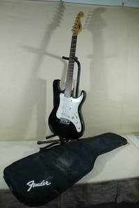 lot 2 image: Lyon By Washburn Strat Style Electric Guitar
