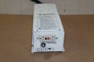 lot 7 image: Time Warner Cable TWC-12600J 600 Watt Quasi-Sine Power Inverter
