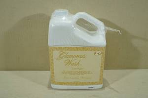 lot 29 image: Glamorous Wash Fine Laundry Detergent -Limelight