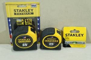 lot 42 image: Stanley Fatmax 35 & 25 Tape Measures with Line Level