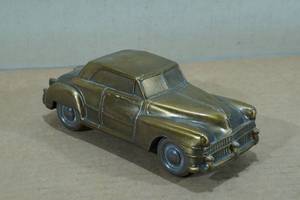 lot 57 image: Vintage Banthrico 1946 Chrysler Town and Country Coin Bank