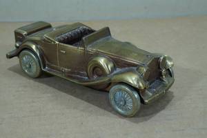 lot 61 image: Vintage Banthrico 1930 Cadillac Coin Bank