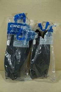 lot 102 image: 2 Cressi AguaRondinella Black Fins -4344, 8.59.5