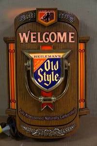 lot 115 image: Vintage Heilemans Old Style Beer Lighted Welcome Sign -Works