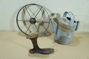 lot 226 image: Antique Cast Iron Shoe Repair Anvil - Unbreakable Handy with Watering Can and 10 Wheel