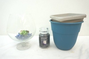 lot 4 image: flower pots