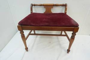 lot 7 image: vintage bench