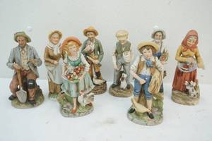 lot 14 image: porcelain figures