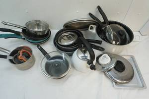 lot 18 image: pots and pans