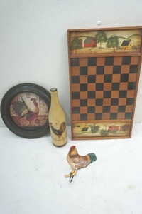 lot 35 image: chicken decor
