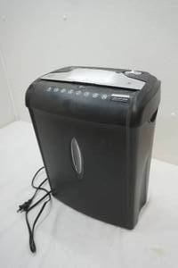 lot 37 image: pen gear paper shredder