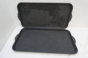 lot 42 image: boot trays