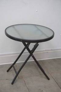 lot 73 image: patio table