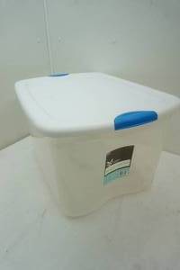 lot 102 image: storage tote