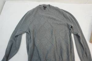 lot 136 image: alexander Julian mens sweater