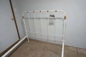 lot 175 image: bed frame