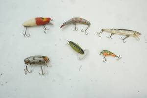 lot 142 image: vintage fishing lures