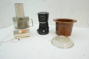 lot 149 image: kitchen appliances