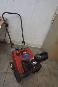 lot 164 image: toro powerlite snow blower