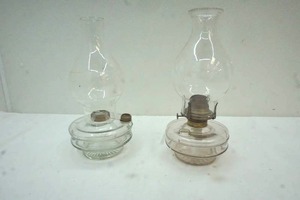 lot 202 image: oil lanterns