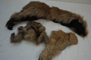 lot 214 image: furs