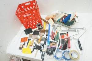 lot 257 image: painting supplies