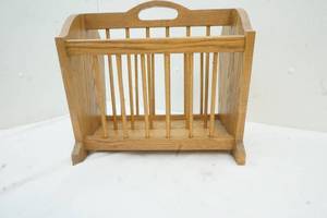 lot 259 image: magazine rack