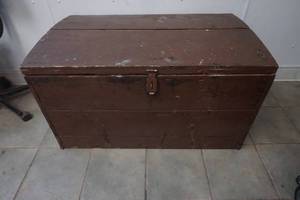 lot 267 image: antique immigrants trunk
