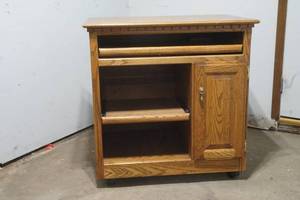 lot 287 image: oak cabinet