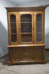 lot 291 image: Garrison furniture China cabinet