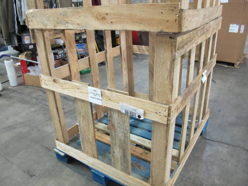 lot 401 image: Wooden Pallet Cages - Great for holding items on a pallet
