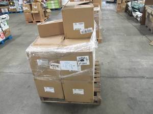 lot 409 image: Pallet of Roughly 70 4-Packs of B Grade Illure Candles - 7 inch White - Working B Grade