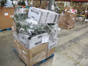 lot 418 image: Pallet of Mostly NEW Vickerman Christmas Items - Tested and Working - LED and Non Light Up