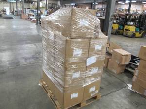 lot 422 image: Pallet of Roughly 115 4-Packs of B Grade Illure Candles - 7 inch Ivory - Working B Grade