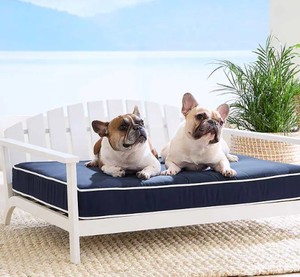 lot 547 image: Agio Harbour Pet Bed - White and Blue