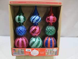 lot 588 image: Members Mark Jumbo Shatterproof LED Stake Lights, RedGreenBlue