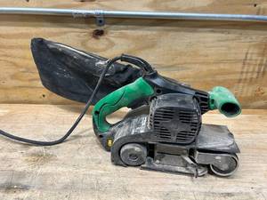 Metabo HPT 9-Amp Corded Belt Sander with Dust Management