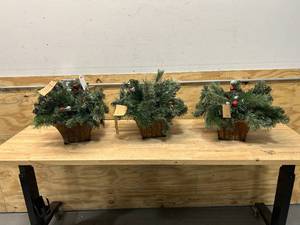 HOLIDAY HOME Lot of 3- IndoorOutdoor Brookhaven 22 Pre-lit Hanging Baskets