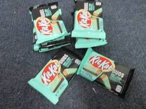 lot 253 image: 12- 1.5 oz KitKat Duos...