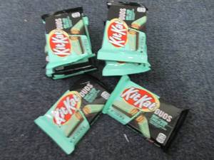 lot 254 image: 12- 1.5 oz KitKat Duos...
