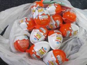 lot 256 image: 12- Kinder Joy...
