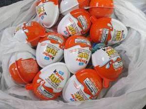 lot 257 image: 12- Kinder Joy...