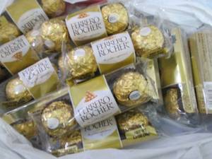 lot 259 image: 12- 1.3 oz Ferrero Rocher Chocolate...