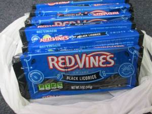 lot 268 image: 6- 5 oz pks Redvines Black Licorice...