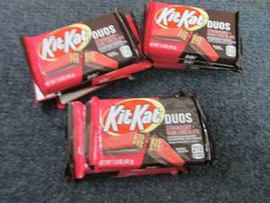 lot 303 image: 12- 1.5 oz KitKat Duos...