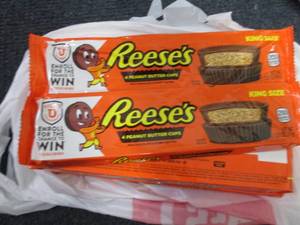 lot 306 image: 12- 2.8 oz Reeses ...
