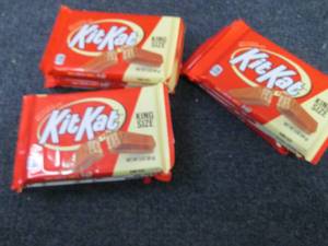 lot 308 image: 12- 3 oz Kit Kats King Size...