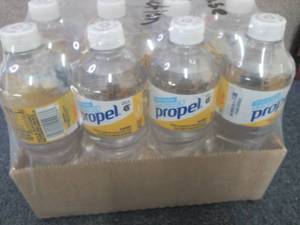 lot 344 image: 12- 24 oz Bottles Propel Mango...